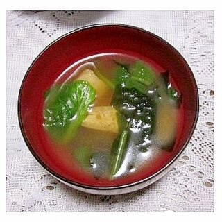 小松菜・生わかめ・油揚げの味噌汁